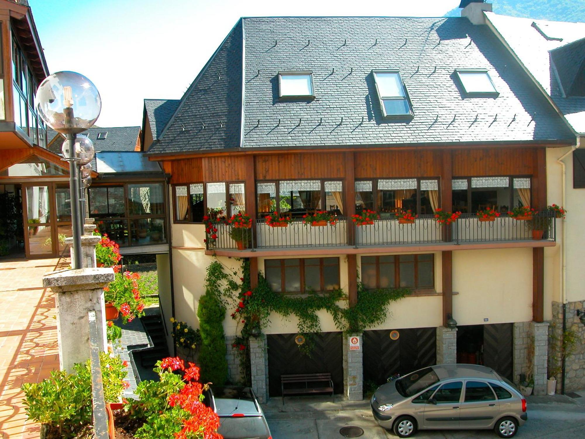Hosteria Catalana Bossost Exterior photo